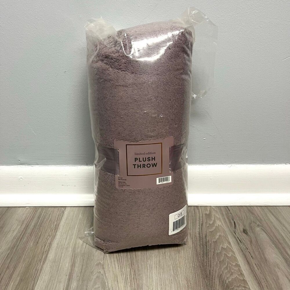 Ulta Beauty Limited Edition Purple Plush Throw Blanket in Size 50”‎ x 60” NEW